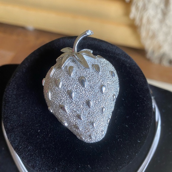 Sarah Coventry Jewelry - Sarah Coventry strawberry brooch